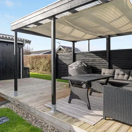 Helmina - 125m From The Sea By Interhome Nyaraló